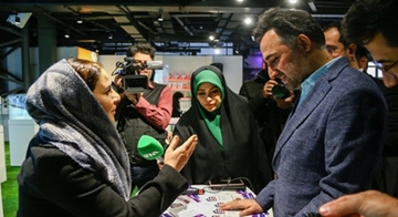 Dehghani visiting the Iranian Women's Technological Capabilities and Innovation Exhibition: